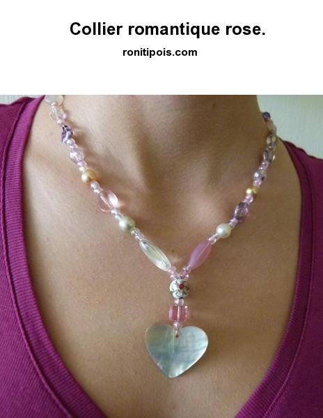 Collier de perles - motif central cœur.